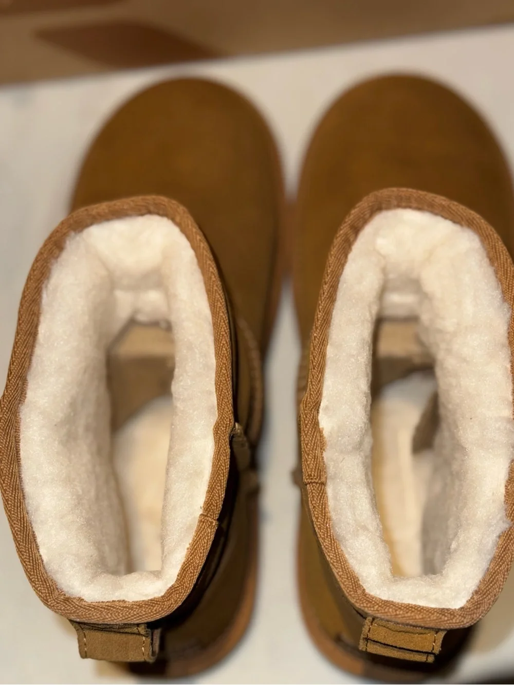 Koolaburra by UGG Classic Mini boots in a chestnut suede colorway S 8 NIB